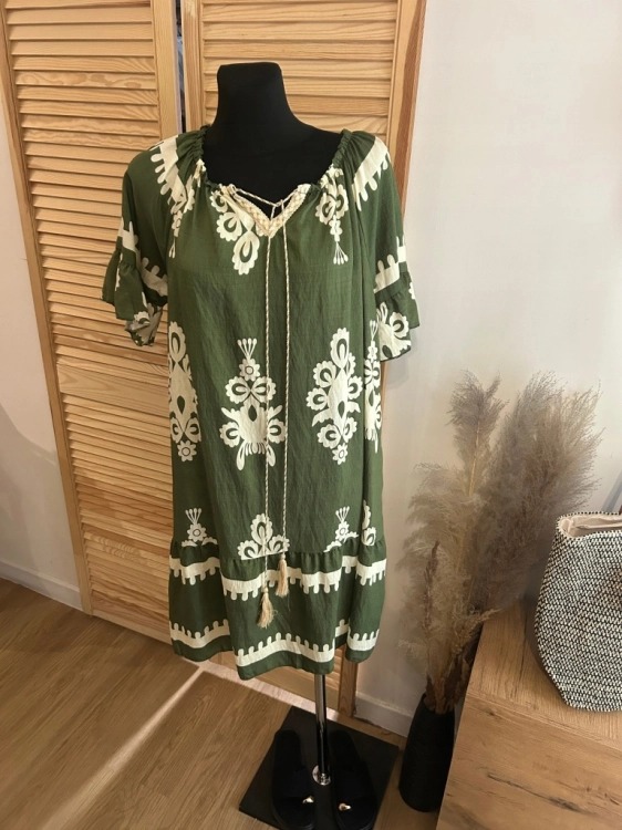 Sukienka Boho Z Falbanką Zwiewna na Upał Prosta haft wzór Zielona