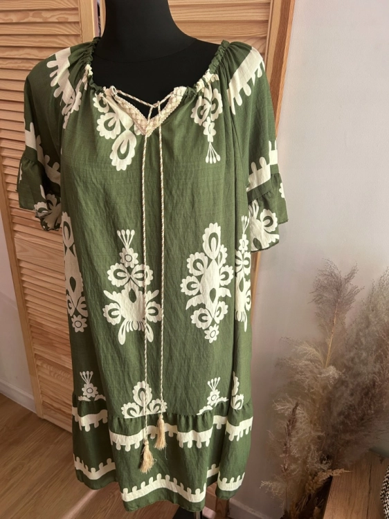 Sukienka Boho Z Falbanką Zwiewna na Upał Prosta haft wzór Zielona