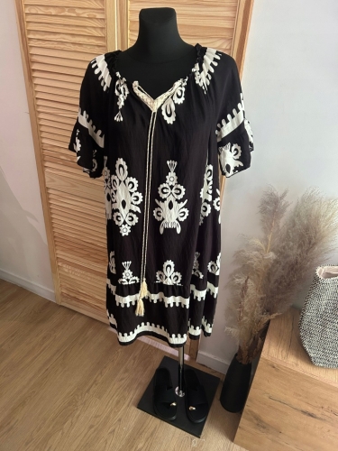 Sukienka Boho Z Falbanką Zwiewna na Upał Prosta haft wzór Czarna