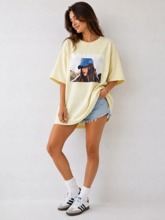 Koszulka damska Masełkowa Luźna Oversize z Nadrukiem Weekend Żółta