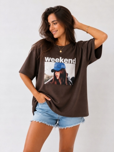 Koszulka damska Masełkowa Luźna Oversize z Nadrukiem Weekend Czekoladowa