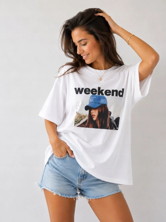 Koszulka damska Masełkowa Luźna Oversize z Nadrukiem Weekend Biała