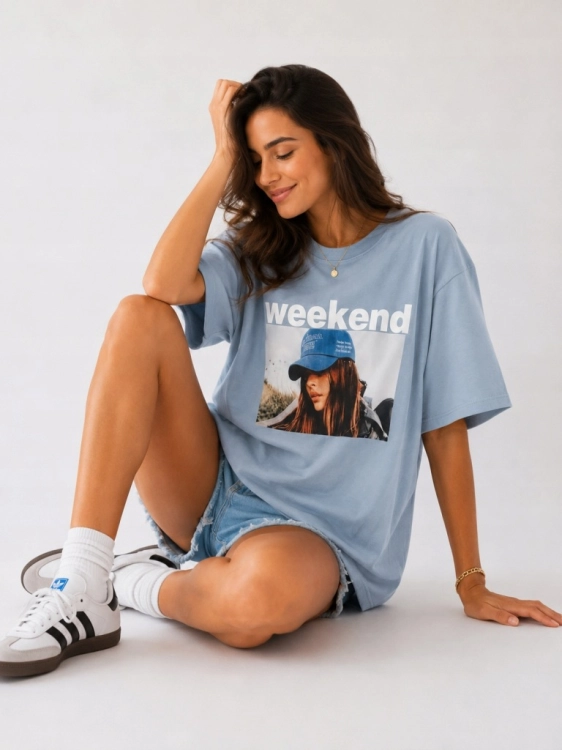 Koszulka damska Masełkowa Luźna Oversize z Nadrukiem Weekend Niebieska