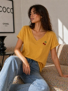 Koszulka damska T-Shirt MOTION z wisienkami serek klasyczna Musztardowa