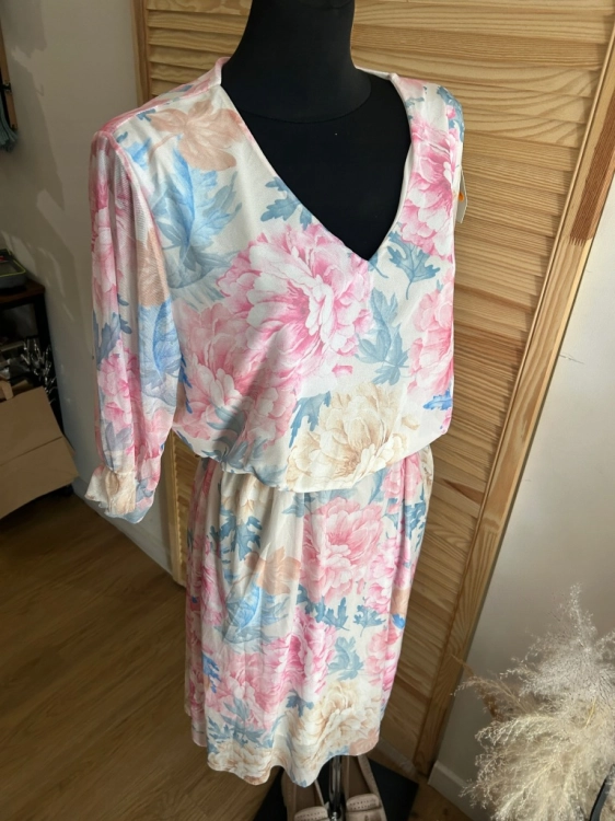 Sukienka z siateczki w kwiaty zwiewna luźna oversize Plus Size Różowa