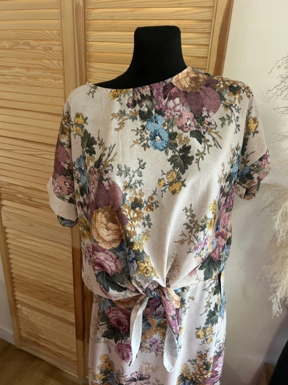 Bluzka damska w kwiaty z wiązaniem Lekka i zwiewna Boho