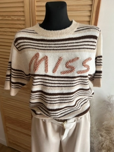 Sweter damski MISS modny krótki rękaw miękki jasny beżowy