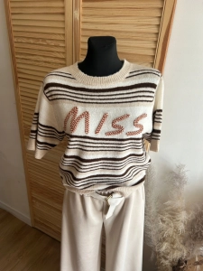 Sweter damski MISS modny krótki rękaw miękki jasny beżowy