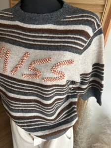 Sweter damski MISS modny krótki rękaw miękki brązowy czekoladowy