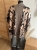 Narzutka kimono damskie kardigan wzór zebra oversize beżowy
