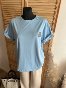 Bluzka t-shirt damski z cyrkoniowym misiem klasyczna oversize błękitna