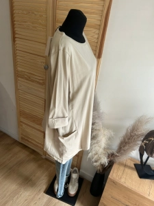 Bluzka damska oversize Megi plus size asymetryczna z kieszonkami beżowa