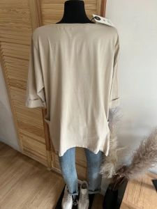 Bluzka damska oversize Megi plus size asymetryczna z kieszonkami beżowa