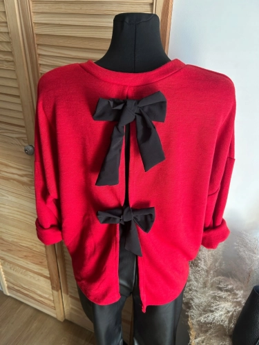 Bluzka damska miękka z kokardkami z tyłu klasyczna elegancka czerwona