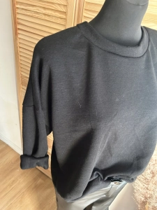 Bluzka damska miękka z kokardkami z tyłu klasyczna elegancka czarna