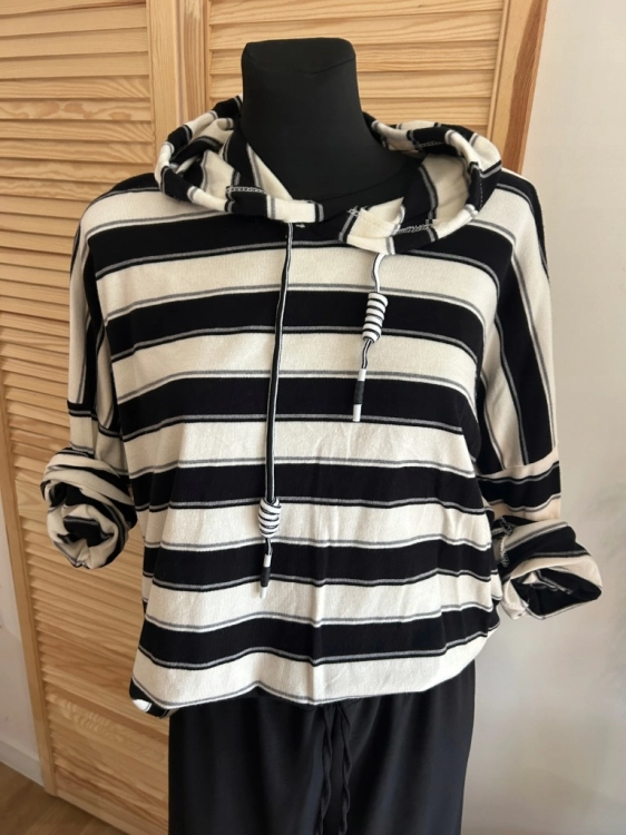 Bluza damska w paski z kapturem sportowa miękka lekka Czarna