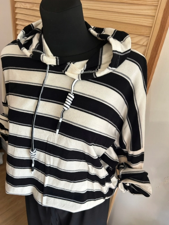 Bluza damska w paski z kapturem sportowa miękka lekka Czarna