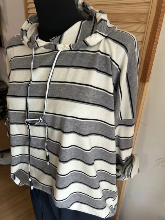 Bluza damska w paski z kapturem sportowa miękka lekka Szara