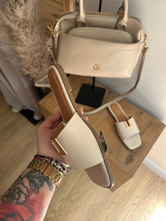Klapki eleganckie kremowe ze złotymi dodatkami lekkie miękkie glamour