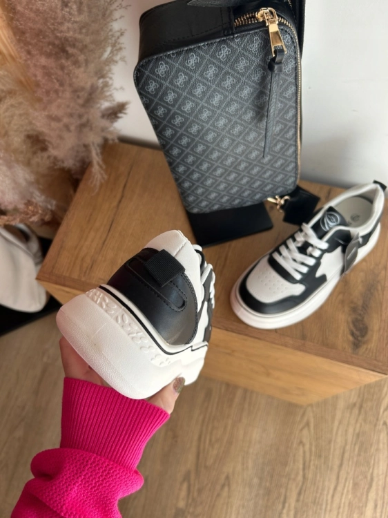 Sneakersy damskie czarne białe na grubej podeszwie sportowe